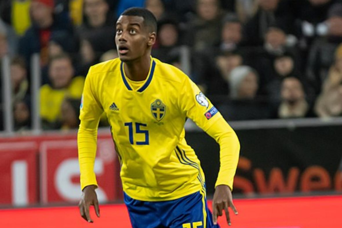 Alexander Isak contract talks stall, raising questions on Toons transfer news amid Alexander Isak Arsenal news. Catch the latest Alexander Isak Newcastle contract update now | Alexander Isak Transfer News