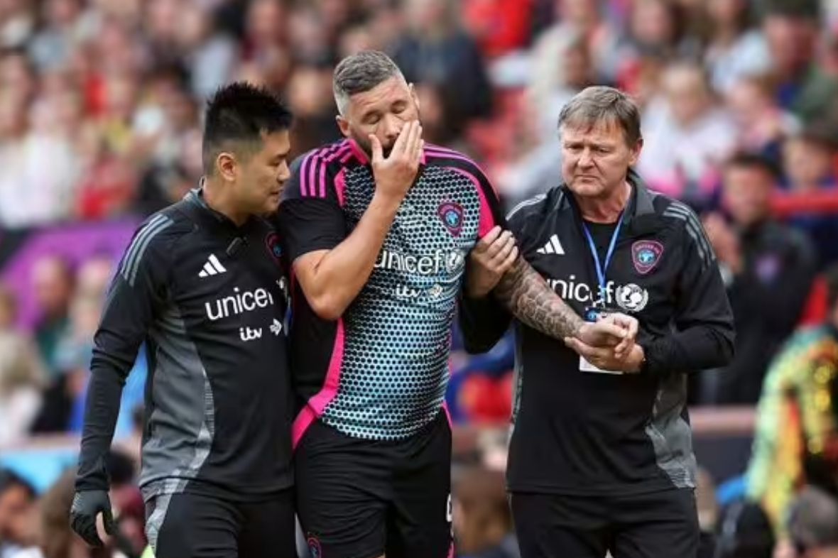 Injury and Tony Bellew Nationality: Why the boxer played against his home nation 2 Learn about Tony Bellew Nationality. We explain where was Tony Bellew Born & details on Tony Bellew Parents & Tony Bellew Mother to answer What Nationality is Tony Bellew.