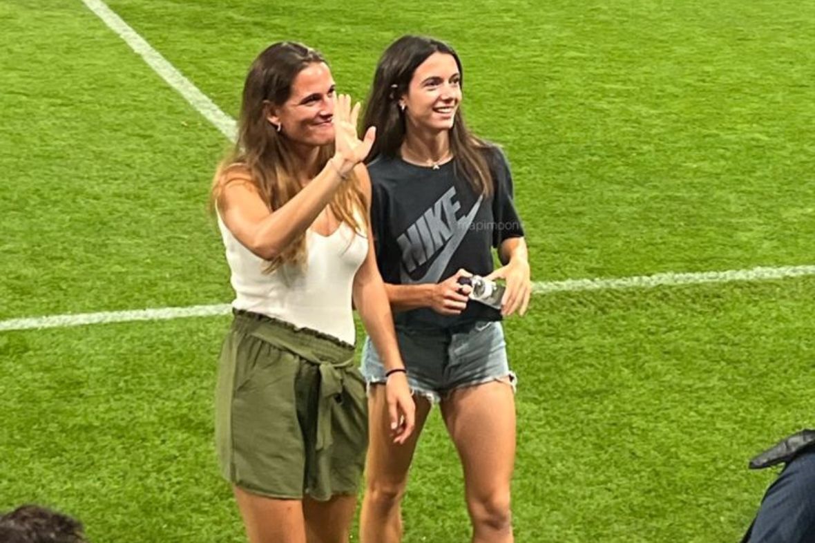 The Unseen Game: Who is Aitana Bonmati Husband? The Answer is Nobody 1 Searching for "Aitana Bonmati husband name"? Is Aitana Bonmati single? We have the facts on the Aitana Bonmati Partner buzz and Aitana Bonmati net worth.