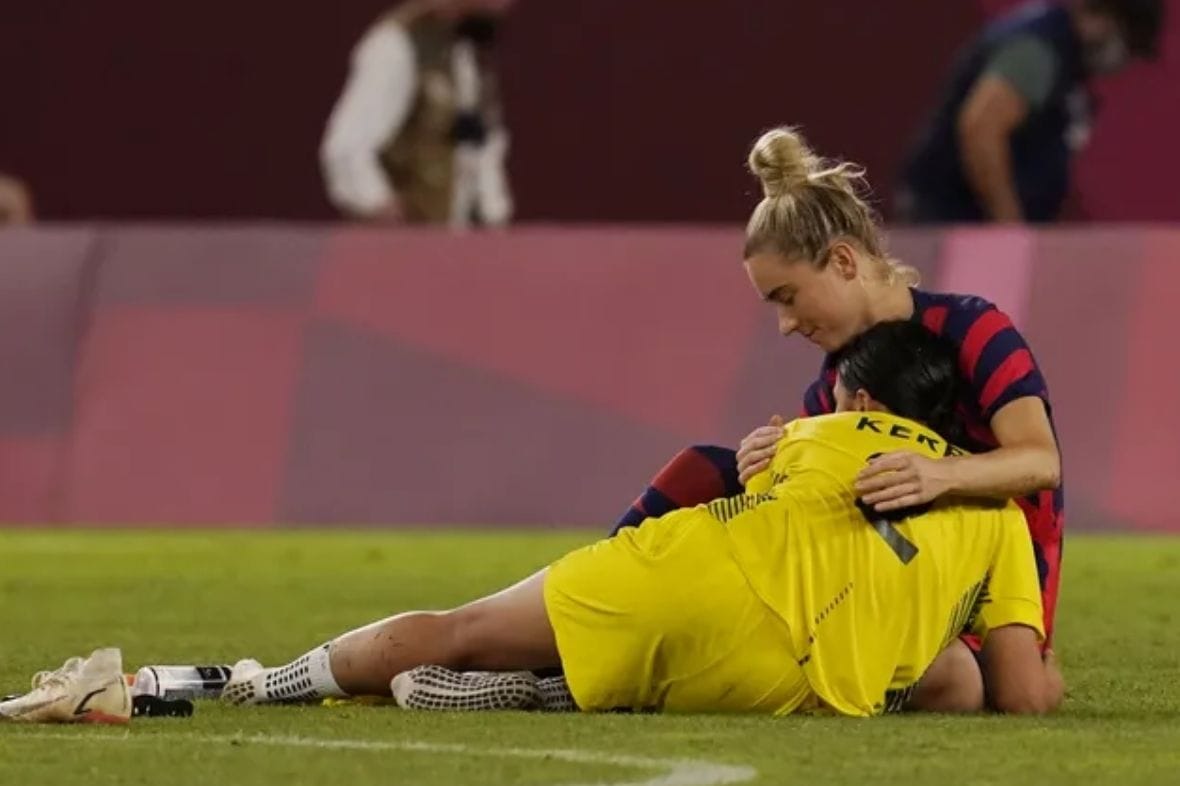 Is Sam Kerr Married? Get the facts on her Sam Kerr Partner, the ‘Sam Kerr Husband’ rumors, Sam Kerr and Kristie Mewis, and their first Sam Kerr children. Who is The Father of Sam Kerr’s Baby?